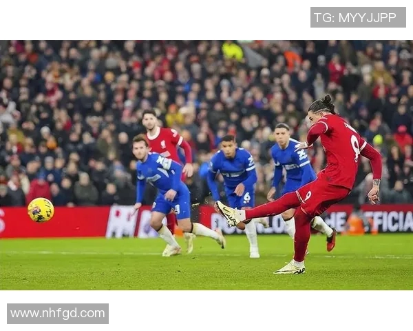 努涅斯在赛场上的崛起与挑战：从新星到顶级前锋的奋斗历程